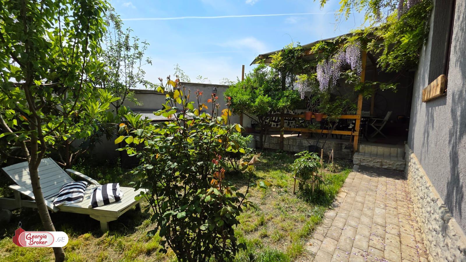 nearly repaired 9-room house for sale